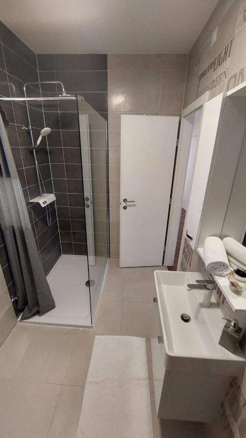Navis Apartment Супетарска Драга Екстериор снимка